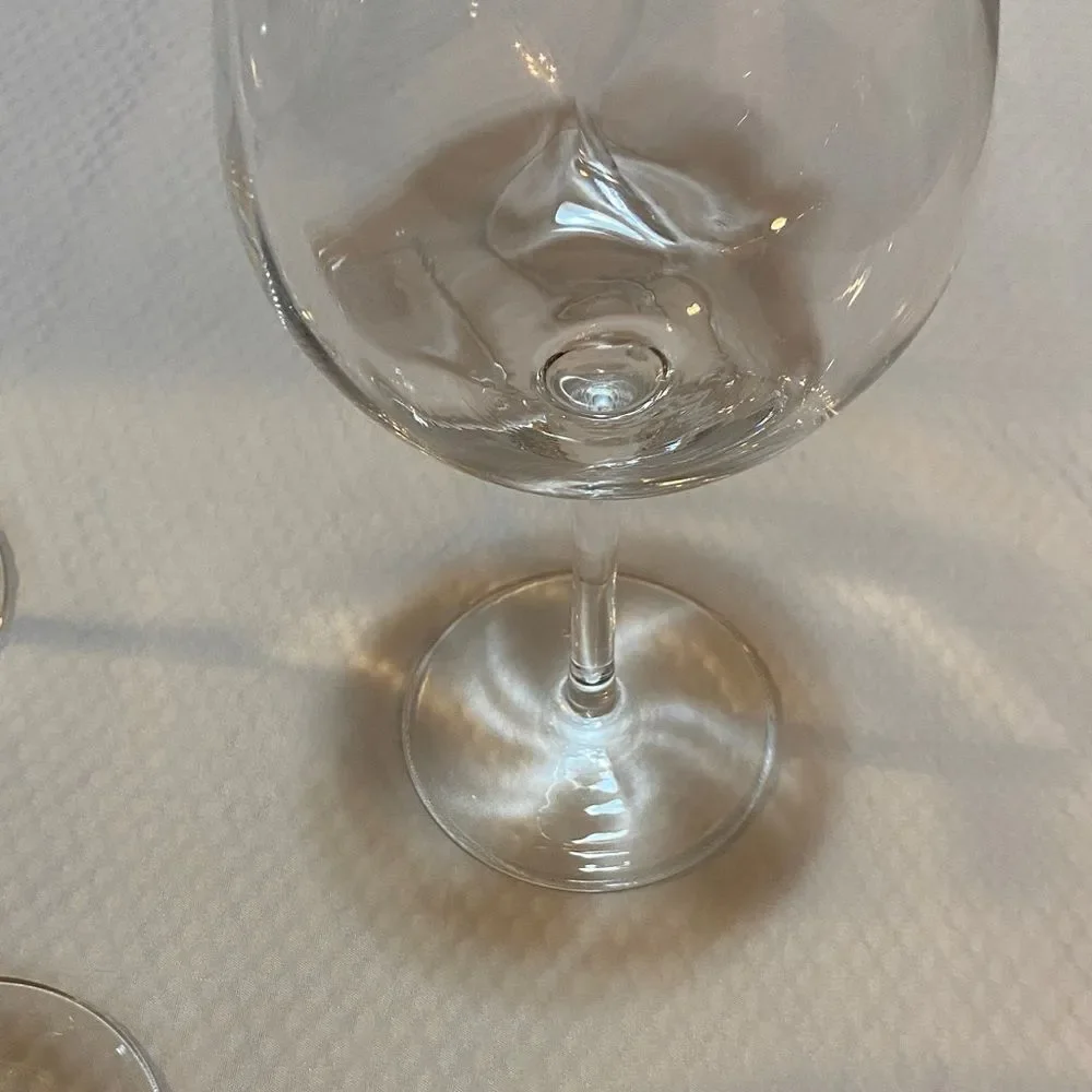 Pier 1 Elegant Swirl Clear Wine Glass Set (4)